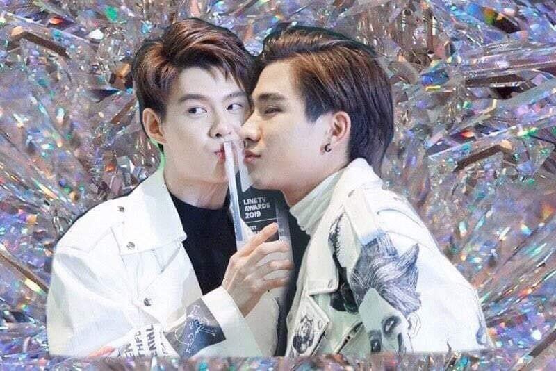 MyatPs's tweet photo. @TutorHeart1 @WeLoveYThai PerthSaint Please 🙏🙏🙏 @BabyAye2  
#PerthSainitSation 
#TRIGON 
🐯🐉🖤❤️ https://t.co/bzlCxA9uXc