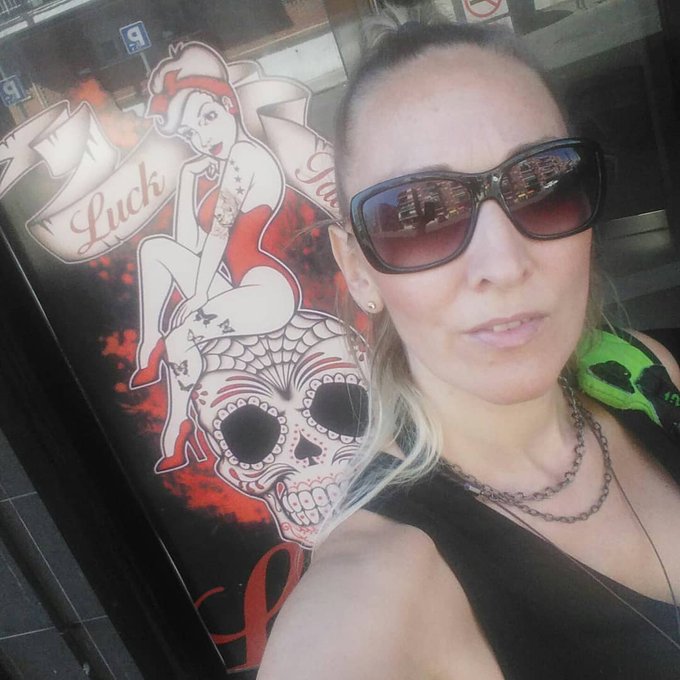 D&iacute;a de tinta confieso esto es un vicio jeje gracias #Anderson de  #luck_tattoo_madrid y a mis #SmisosEnLaSombra<a href="/tag/anderson"class="tags"><span>#anderson</span></a><a href="/tag/luck_tattoo_madrid"class="tags"><span>#luck_tattoo_madrid</span></a><a href="/tag/smisosenlasomb"class="tags"><span>#smisosenlasomb</span></a>