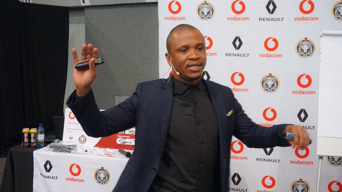FredBohasu's tweet photo. Day 2 In Bloemfontein, speaking to young entrepreneurs from #UniversityOfFreeState #PrideFactor #connectedyouth. Sponsored by #Vodacom and driven by #Renault https://t.co/p5BiaV55pQ
