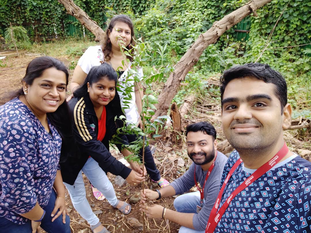 katyalnikhil's tweet photo. Never short of reasons to #LoveToBeTechmbs.Tree planting to celebrate Independence Day at the #GreatWorkPlace we call #TechMBS.
#techmahindra #treeplanting #independenceday #BeingResponsible #GoingGreen
@Techmbs_tweet https://t.co/9dqlaUpPCN