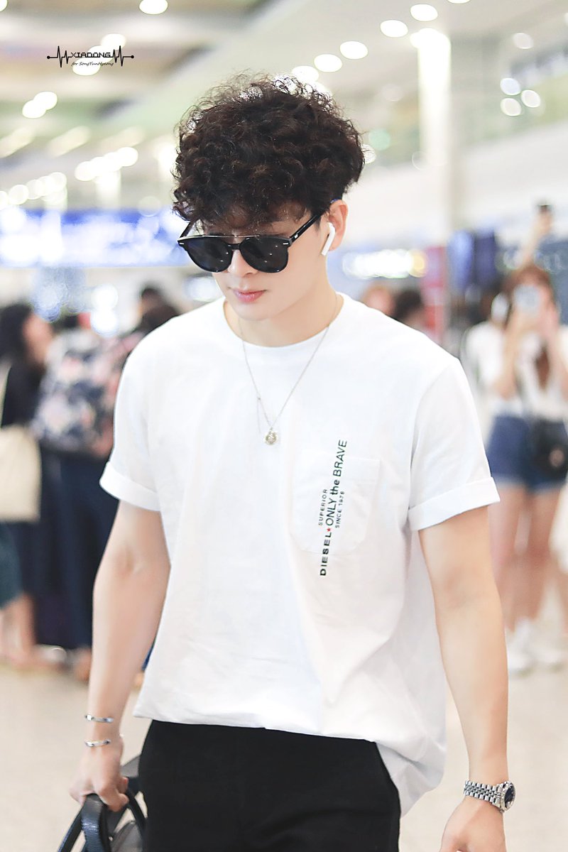 XIADONG1108's tweet photo. 190813 ICN

3년전에 준 선물 인데... 고마워요ㅠㅠ♡ @sssong6823 

#윤형 #yunhyeong #SONG https://t.co/AfyxzJScWI