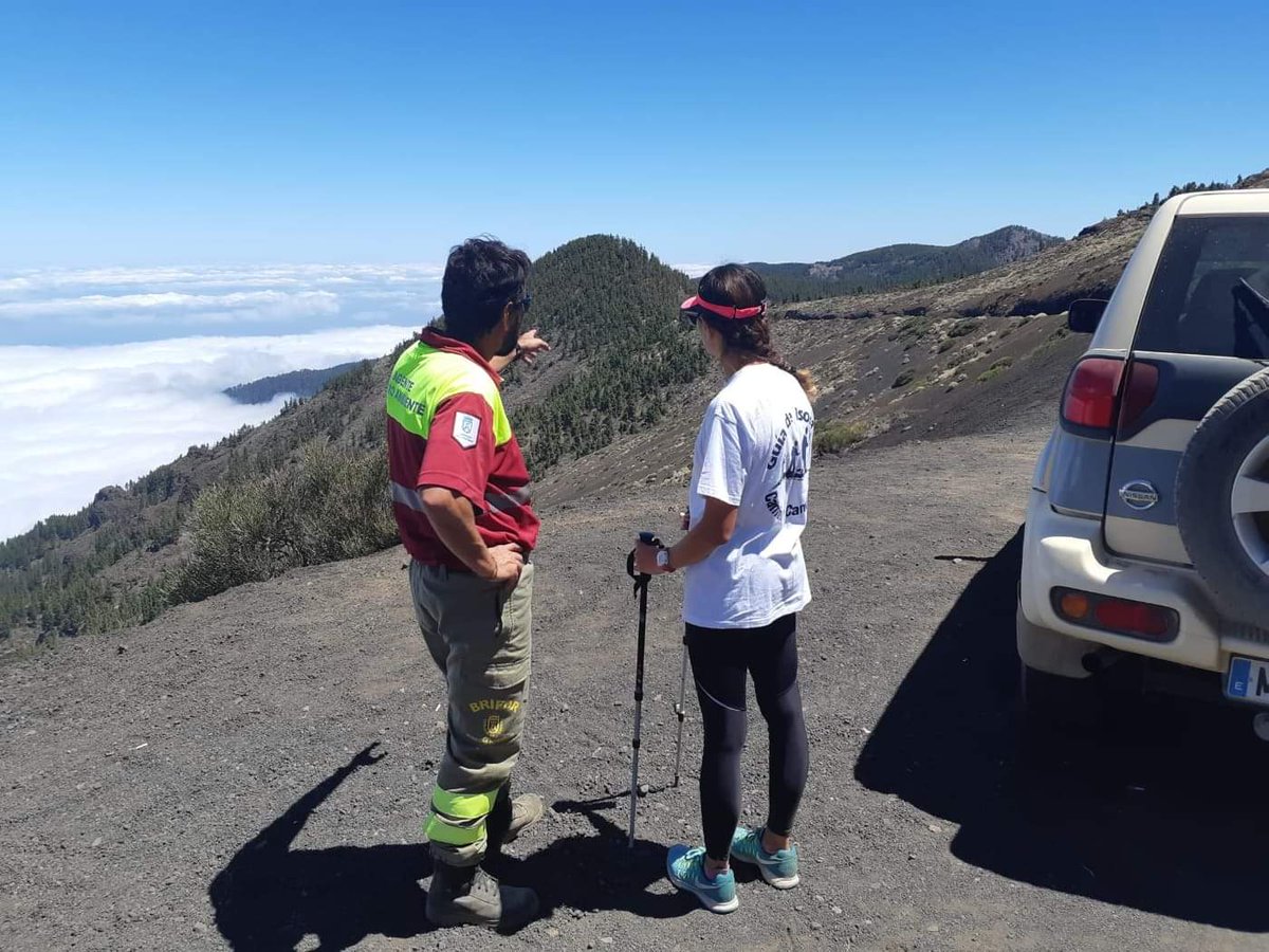 MedioNaturalTF's tweet photo. 🔝 #AgentesDeMedioAmbiente están realizando seguimiento de la tradicional peregrinación a #Candelaria, con especial atención a las zonas forestales. 🔥 (1/2) https://t.co/WUKomszPUc