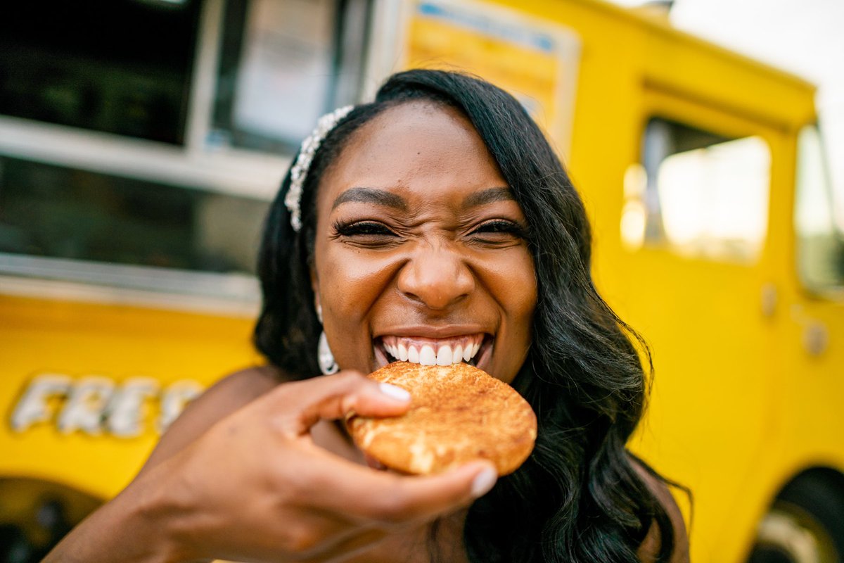 captaincookiedc's tweet photo. We ❤️ Fall Weddings. Currently booking! #weddingseason #skipthecake #sayidowiththecaptain 📸cred @MasonPhotoDC https://t.co/CPgCRz2D0l