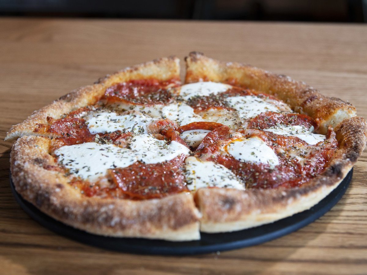 BillyCosta's tweet photo. Sometimes simple is best! You can’t go wrong with a classic pepperoni pizza, especially when it’s made with the finest, quality ingredients from @EvvivaTrattoria  #diningplaybook #pizzatime https://t.co/zoWcuLDZWM