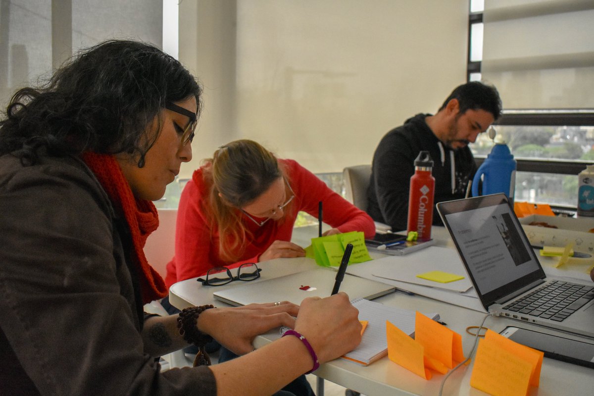 PeopleF1rst_Arg's tweet photo. Workshop de #DesignThinking con @botbitapp. Atravesamos todo el proceso de #DiseñoCentradoEnElUsuario de forma @colaborativa #equipo #innovacion https://t.co/3jVD3KGEDU
