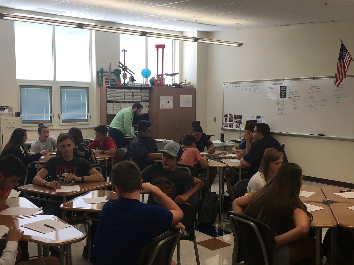 AuburnHSEagles's tweet image. Our students are getting to know each other, their teachers, and the responsibilities and roles they have in class. #MCPSFirstday