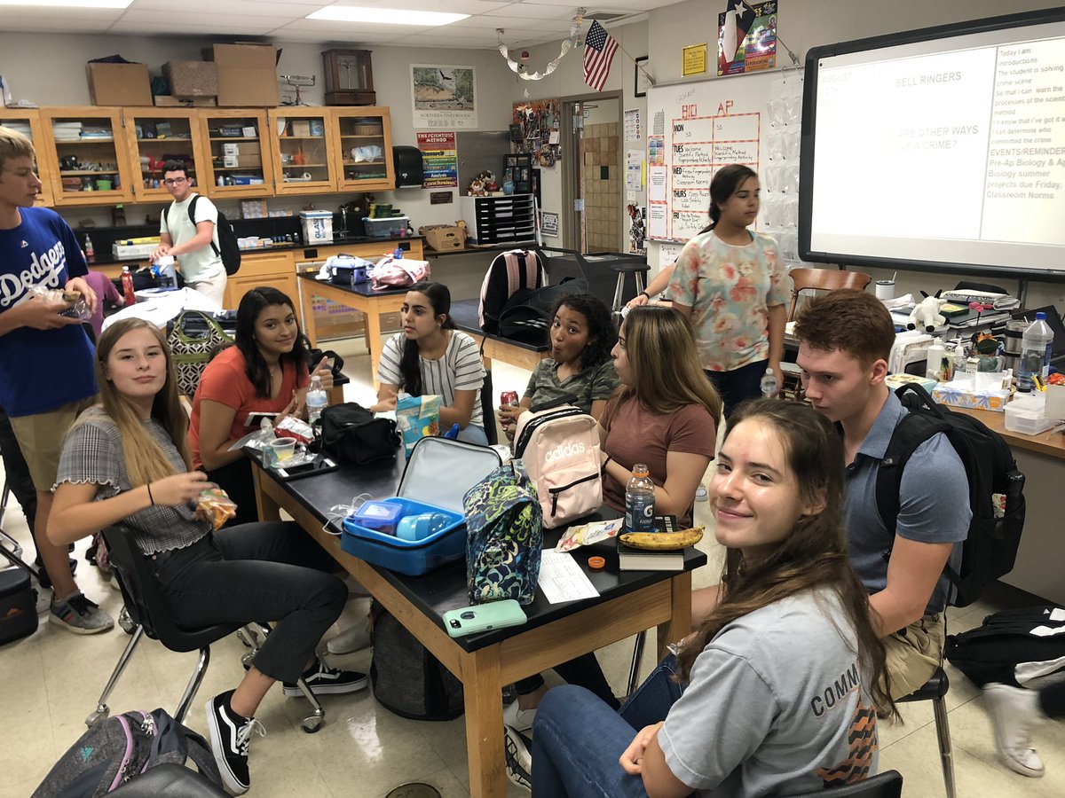 AubreyShyAnn's tweet photo. my lunch crew #sophomores #classpoints @coachoneal1 https://t.co/gNxYps5Z9E