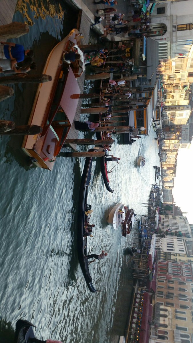 yilfermanda's tweet photo. I'm at Rialtobrücke in Venezia, VE https://t.co/YGMsk6Hnkl https://t.co/XFWo8nEd0a