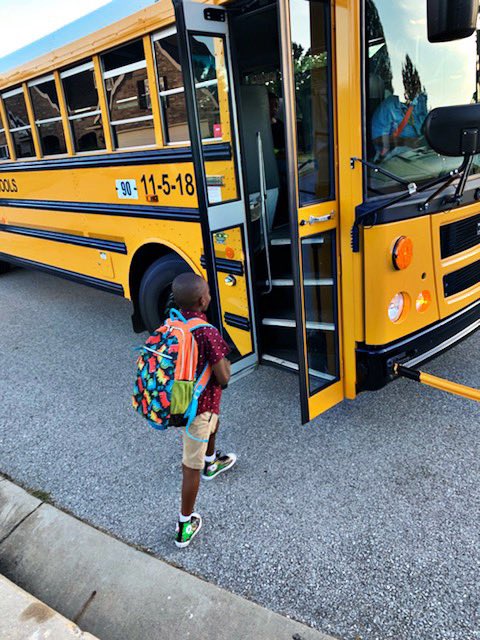 TheJaclynHouse's tweet photo. #backtoschool flow! Here they come 8th, 7th and 1st grade📚✏️🖍🚌 #RPSRocks #NWArk https://t.co/UTp6fzX3dG