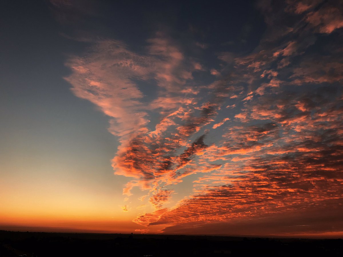 elh_03's tweet photo. حشومة هاد الجمال مايتنشرش هنا #sunset #home https://t.co/DxtPs9YKij