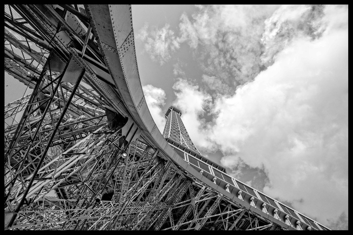 There is never enough time to capture this amazing structure in all its beauty <a href="/Paris/">Paris</a> <a href="/LaTourEiffel/">La tour Eiffel</a>