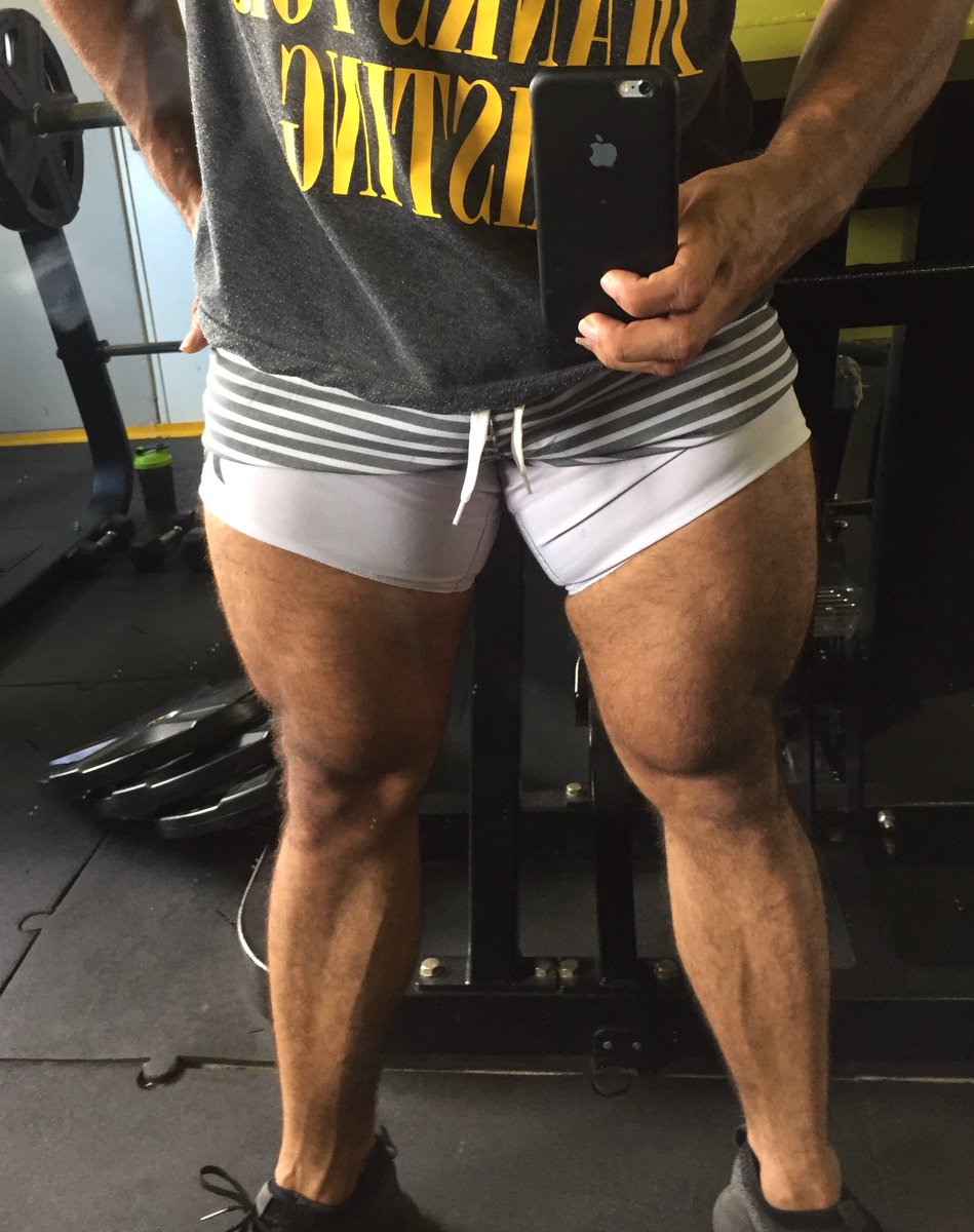 thiago_fox1's tweet photo. Legs day https://t.co/D6wAn69Pen