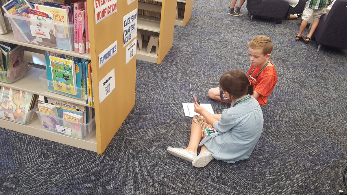 Ms_Easley's tweet photo. Lots of teamwork and problem solving going on for our library orientation QR scavenger hunt. They did awesome! #phlibraries #whatwedo https://t.co/qfs33YTL89