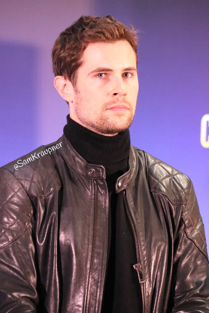 SamKraupner's tweet photo. Some of my favorite pictures of #DavidBerry I took this past weekend at @starfuryevents #Highlanders4 He is such a talented actor, singer & an all around great guy. Canβt wait to see him in future seasons of @Outlander_STARZ & we would LOVE to see a #LJG Spin-off staring David! https://t.co/fc1C9UgiLF