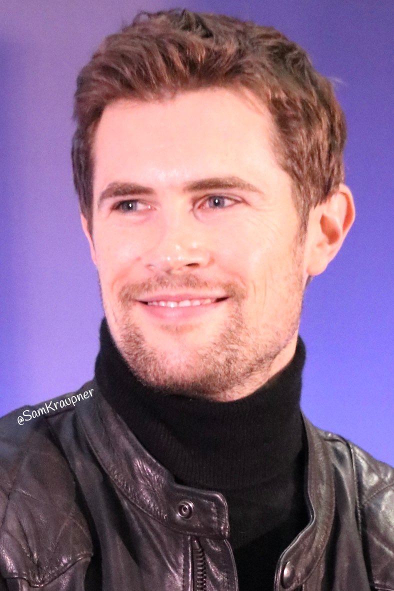SamKraupner's tweet photo. Some of my favorite pictures of #DavidBerry I took this past weekend at @starfuryevents #Highlanders4 He is such a talented actor, singer & an all around great guy. Canβt wait to see him in future seasons of @Outlander_STARZ & we would LOVE to see a #LJG Spin-off staring David! https://t.co/fc1C9UgiLF