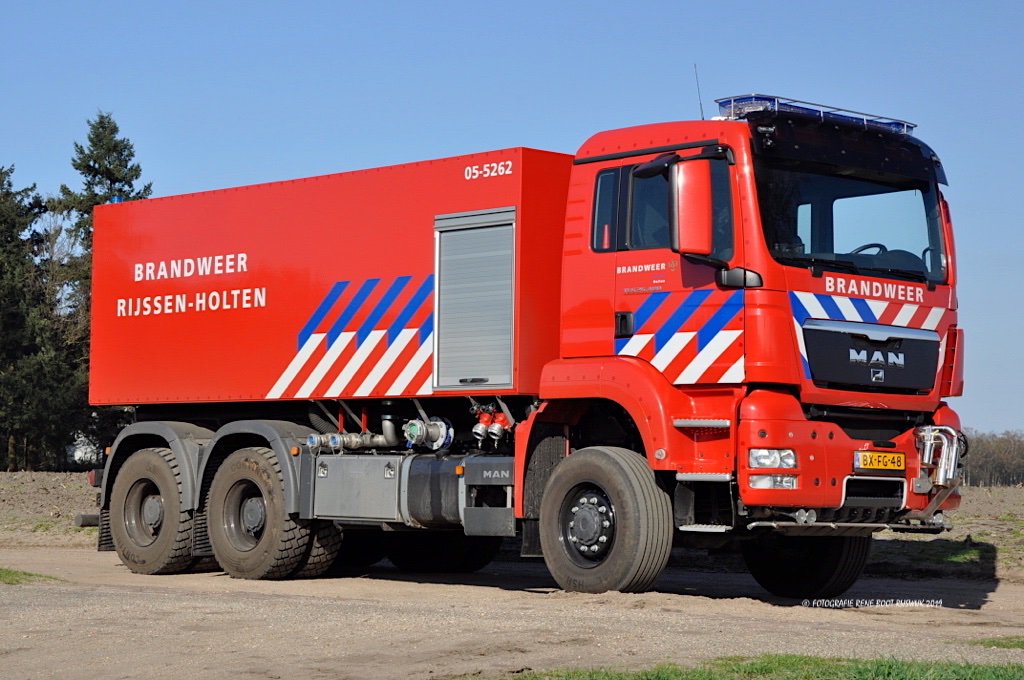 hvvoertuigen's tweet photo. Deze MAN TGA, bouwjaar 2009 en een opbouw van Mucar doet dienst als Watertankwagen ((LD1600 T15000) bij de kazerne Holten. Nieuw roepnummer is de 5261. Foto @hvvoertuigen https://t.co/mfjPv3w3bF