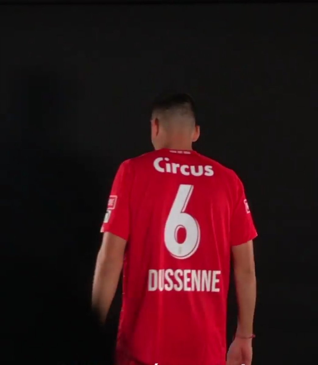 Adrien140215's tweet photo. Liège
C'est acté !
🚨Noé #Dussenne hérite du numéro 6 de Milos #Kosanovic en partance vers les Émirats Arabe Unis, à Al Jazira SC.
#Dussenne avait le 36.
Petit tournage de quelques joueurs par (Alex Radicchi) pour l'écran du Stade.
#Vanheusden et #Dragus participe aussi. https://t.co/EFf1vthgpK