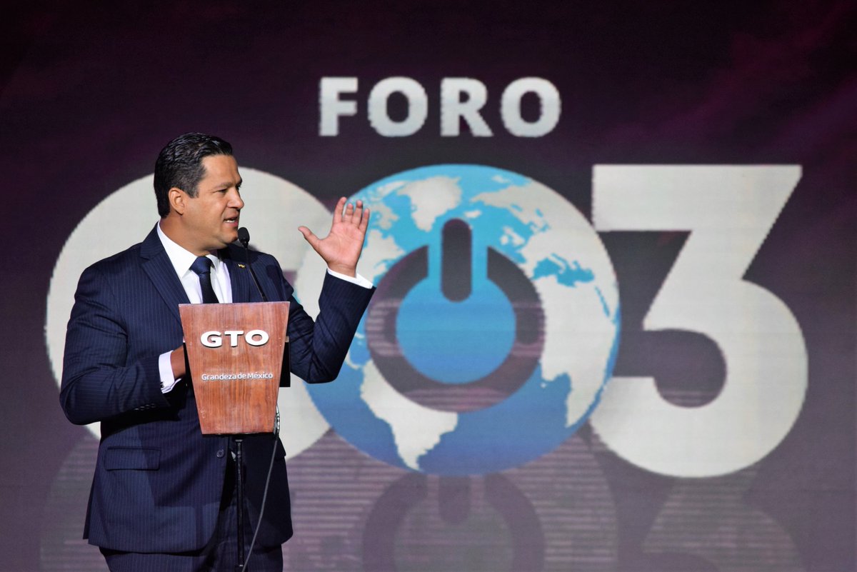 economiagente's tweet photo. El Srio @MUsabiagaDB estuvo presente en el arranque del #ForoGO3 un espacio donde convergen las ideas hacia la innovación y el desarrollo, donde grandes mentes creativas e inspiradoras nos muestran la nueva forma de comercializar desde la mentefactura y la transformación digital https://t.co/qzf2NfjoVg