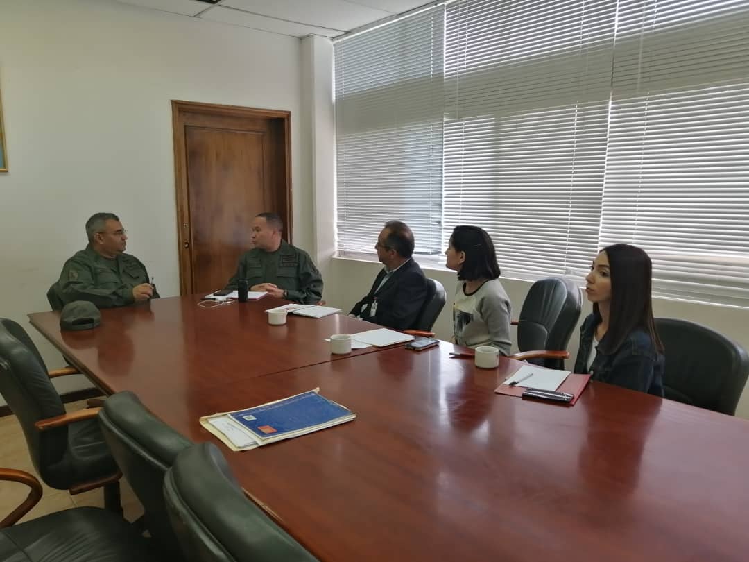 El <a href="/Educacion_MPPD/">Viceministerio de Educación para la Defensa</a> Alm Eladio Jiménez Rattia, se reunió con el Presidente de la Corte Marcial MG Edgar Rojas, para establecer el plan de estudio del diplomado "Marítimo y portuario" a efectuarse en el mes de septiembre #Educación #LealesSiempreTraidoresNunca #RevoluciónEducativa