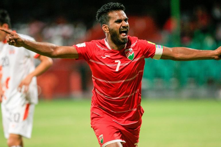 MVFootballFans's tweet photo. Professional football career eh Europe ge bodethi club thakaai eku feshumuge furusathu qurubaan kury qaumah takaa. E vee qurubaanee ge agu beerattessakah vazan nukureveyne. Dhagey qaumah takaa vee qurubaanee ga kolhufain jahan Peter Segrt akee kaaku? #AdhivesAshfaq #ManofSteel https://t.co/sVhw4DmpYV