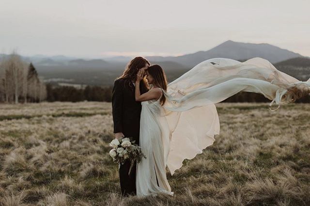 Every time I see you, I fall in love all over again.⁣ Photo: @tayloranne_photo | Gown: @dacigowns | Florals: @mintgreendesign | Bride & Groom: @leah_darling @thedavidjohn ift.tt/2N3CEK3