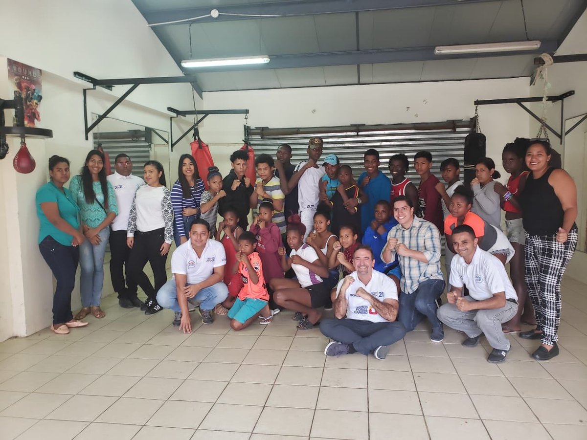 CesarMongeO's tweet photo. Esta mañana regresamos a la Trinitaria a visitar a nuestros amigos de #Trinibox, trayendo buenas noticias y cumpliendo con nuestro compromiso!!!
#MongeG #AccionSolidaria #Box https://t.co/aPymS7qriX