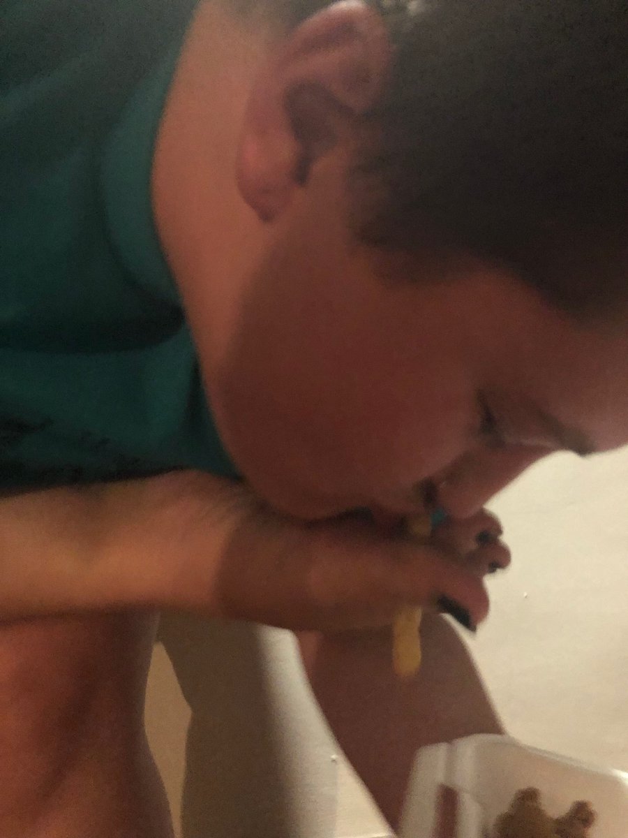 peachpitkid's tweet image. Next time u see me at a party catch me smokin ciggies w my toesies