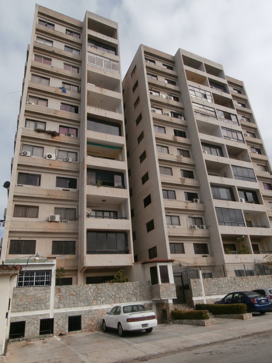 amalave17's tweet photo. Oportunidad venta Pent House ubicado en Porlamar Cod. 20, amplio Apto. 94m2 3H2B cerca de todo Av 4 de Mayo https://t.co/yh8pvIBa2D