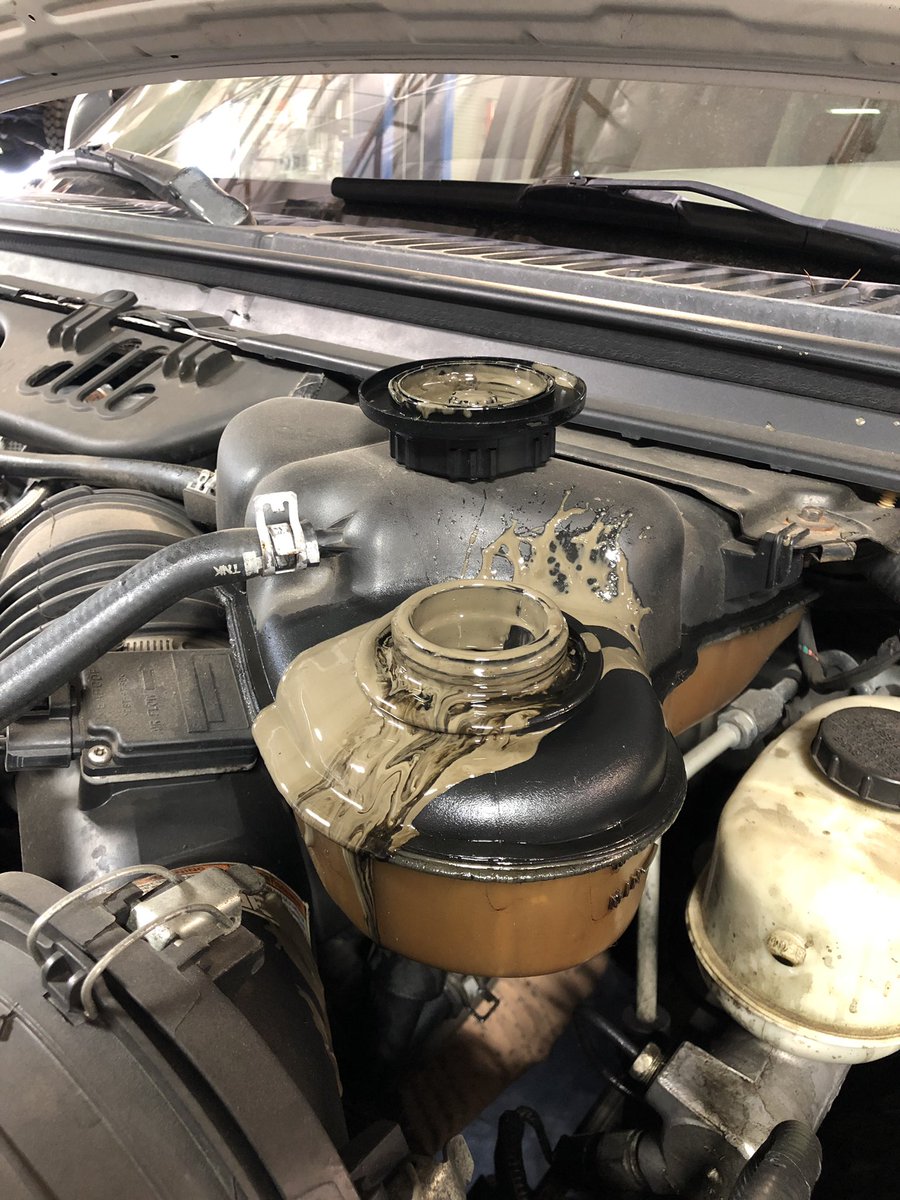 StrictlyDiesel2's tweet photo. Not the type of milkshake you ever want to see.......
#wecanfixthat #strictlydiesel #drivendiesel #powerstroke https://t.co/2q523rRzPK