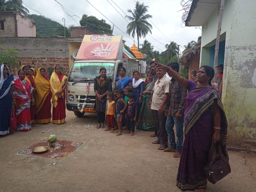 nayagarhbbbp's tweet photo. Movement of awareness Rath of Prohibition of child marriage  to different GP of Nuagaon Block organized by District Administration,Nayagarh https://t.co/fT8BZntY9C