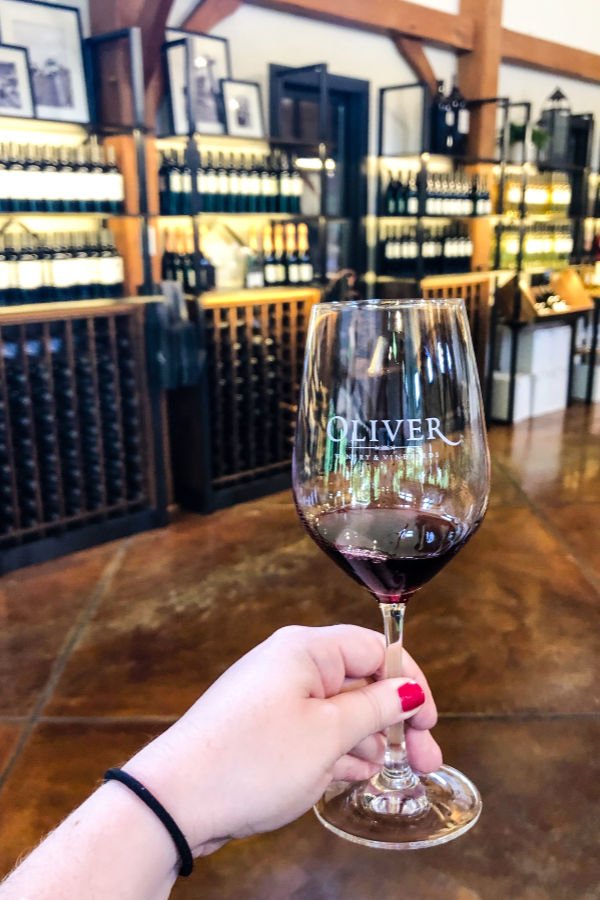 epctraveler's tweet photo. Hosted by @VisitBtown at Indiana's @oliverwinery, I tasted sparkling wine crafted in the traditional méthode champenoise, an award-winnning Chambourcin, and a fruity Catawba — all from their local vineyard. Learn more: https://t.co/ZzdasccQ9x #BtownExplorer #IFWTWA #WineWednesday https://t.co/3vtLbh0UKl