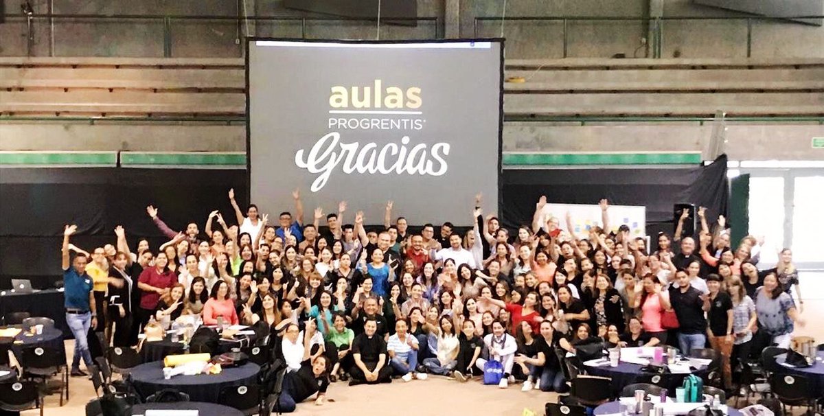 Progrentis's tweet photo. «Un hoy sin crecimiento, es un mañana sin evolución» 🚀Palabras de @Florenhh13, quien está a cargo de la formación de 200 docentes, representando a más de 15 instituciones en el #aulasPRO en Monterrey, Nuevo León 🇲🇽
#aulasPRO #aprendizajecooperativo #monterrey https://t.co/vMm4mPRKSD