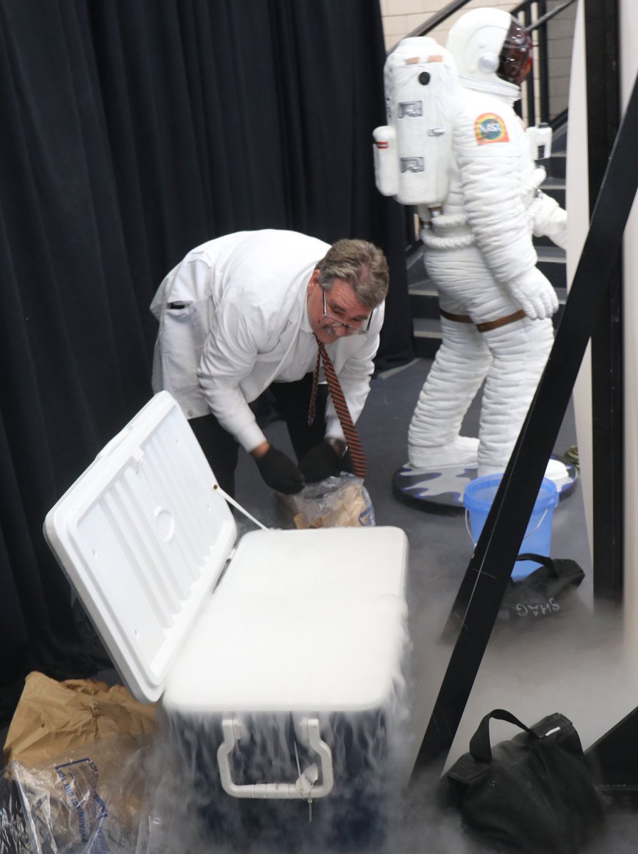 jamesrich2015's tweet photo. This year I had the opportunity to work with my amazing Communications Team Exceed creating a Next Level experience for the Lancaster ISD staff. Dry ice and hot water created a nice STEM touch. https://t.co/4CELbKxHWs