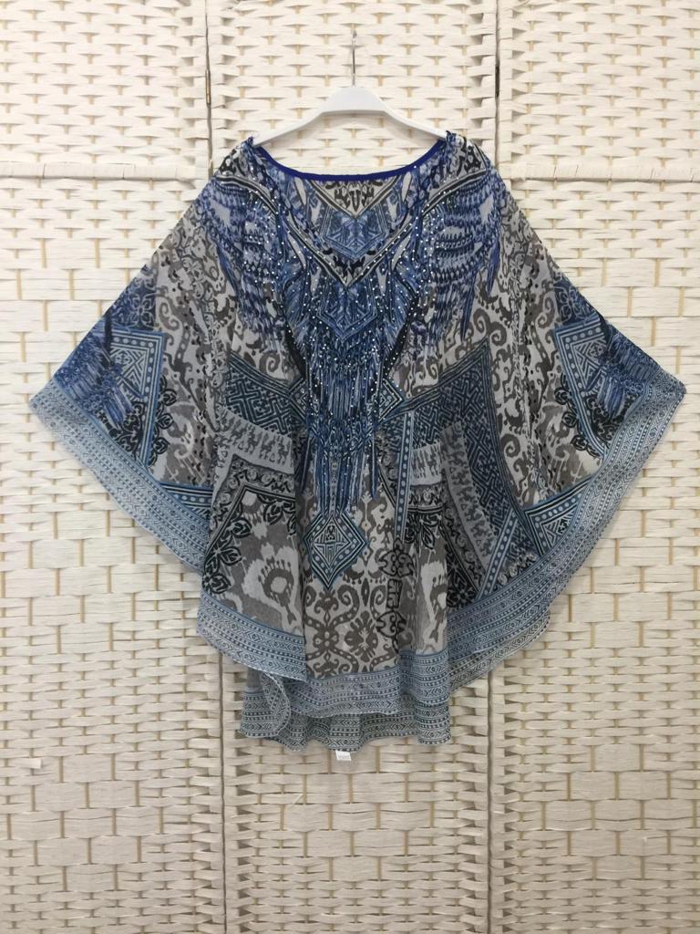 kedatelow's tweet photo. Este kaftan corto es la prenda que necesitas en verano ☀️
Nuevos estampados, talla única, amplia. 
Precio: 17,95€
¡¡Ahora con el 50% de descuento!!
Recordad que nuestra tienda online también está disponible mañana 15 de agosto 😉

#lookplaya #lookverano #modamujer #kedatelow https://t.co/CeUFt4HvFu