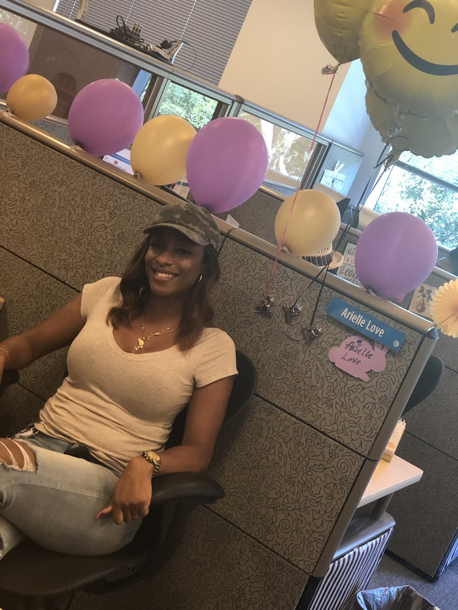 devyn_lowe86's tweet photo. Arielle keeping the party going with 3️⃣📲 that puts #TeamDevyn at 5 before lunch💃🏽🙌🏾🔥🤑🤩 #BestYearEver #TuggleNation #FieldsFam #CerritosPride @ATT_YAMS @19Jamie96 @BrittMoiseBMO @N_Vega_Guadian @KathyValladare8 https://t.co/UopDP6GpDi