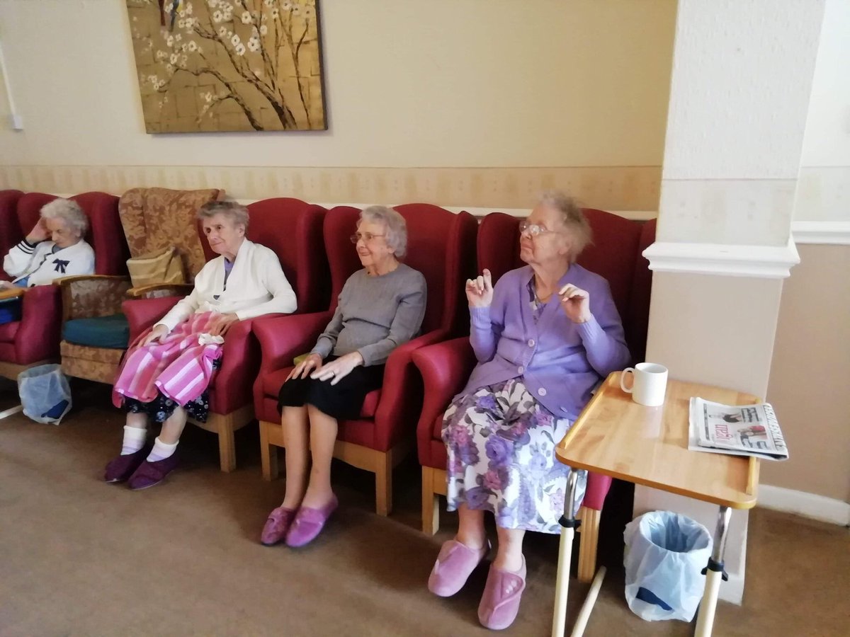 windsor_care's tweet photo. Used our brains this morning so had a bit of physical activity doing our excercises this afternoon 🏋️‍♀️#Activities# https://t.co/FFcUpgSzBJ