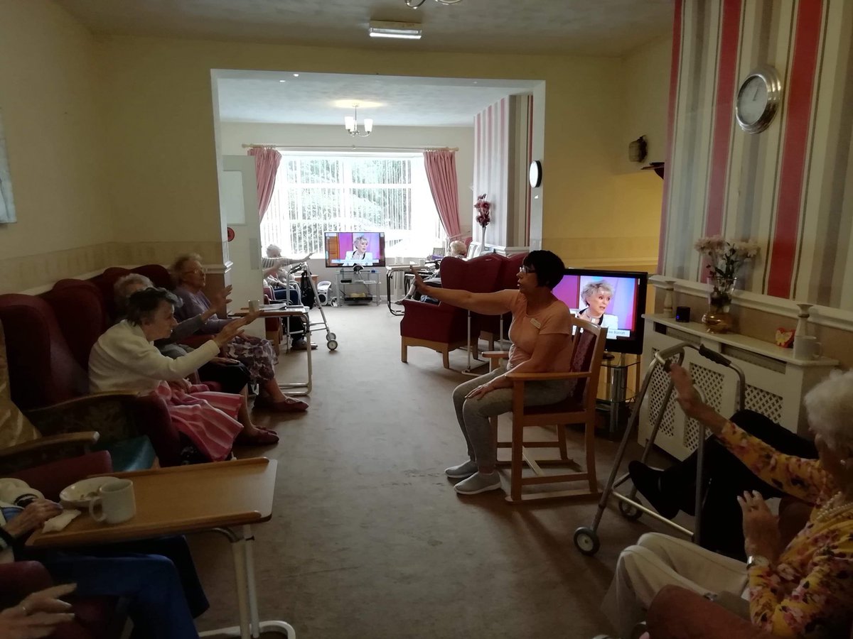windsor_care's tweet photo. Used our brains this morning so had a bit of physical activity doing our excercises this afternoon 🏋️‍♀️#Activities# https://t.co/FFcUpgSzBJ