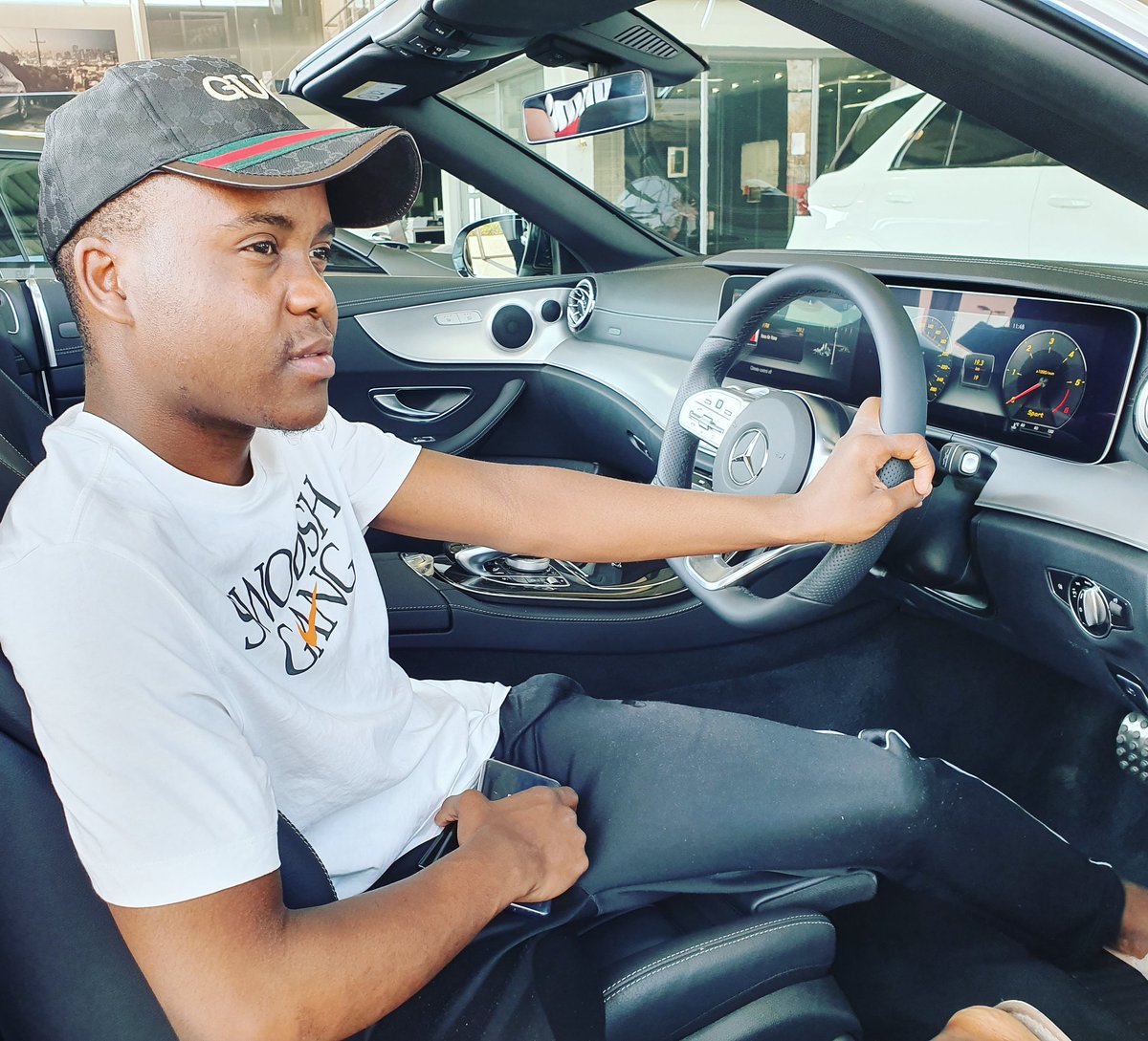 DjCoachrsa's tweet image. Reason why there is poverty within us is ppl listen to poor people's advices about money than the rich... what do you expect? I can say Forex is Legit and a poor person will say it's a scam! Believe me, your future will be different, but believe a poor person, what do you expect?