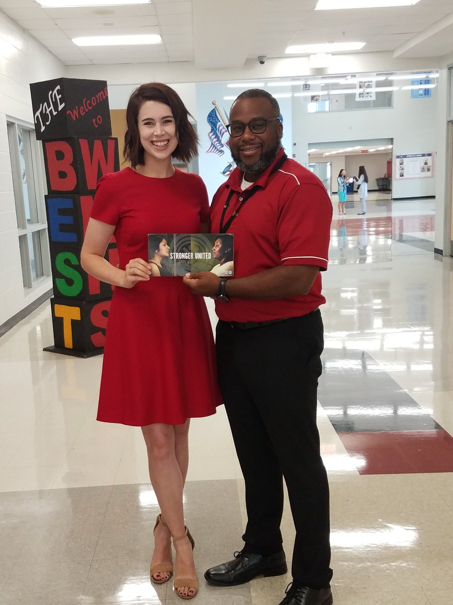 DrCarlosGrant's tweet photo. Today, we officially kicked off your annual United Way @UWGreenvilleSC campaign. At @WadeHampton_HS, we believe all children have the opportunity &amp; right to start school prepared to learn with a support system leading to success. 

#LeadLikeGenerals #StrongerUnited https://t.co/00T7yt0VzC