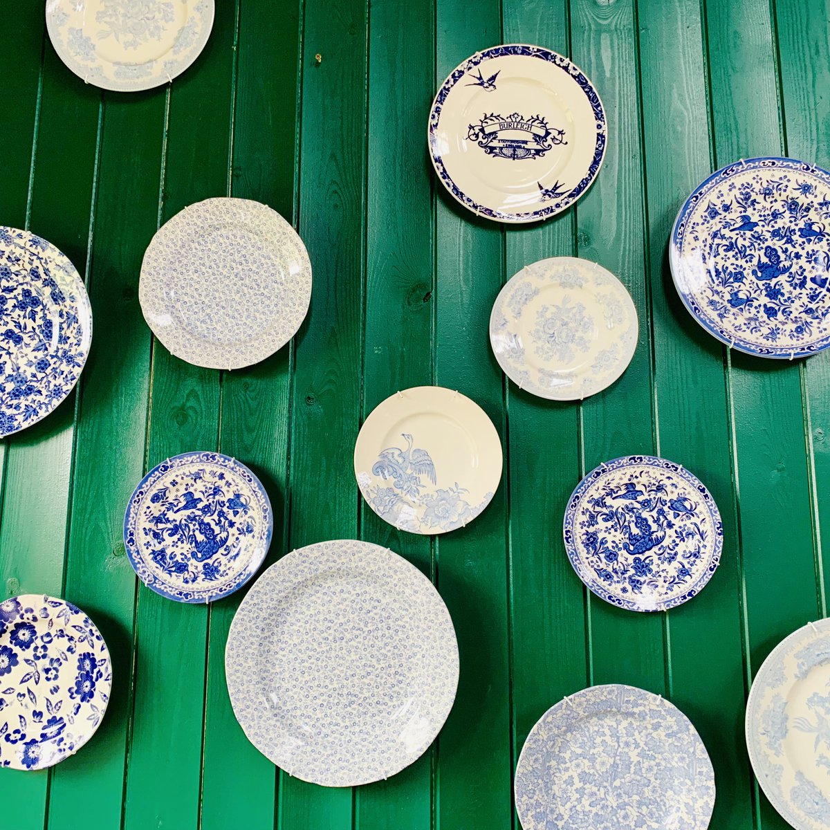 Emma_J_Green's tweet photo. Nice day out @burleighpottery @Middleport_Pot today #bluecalico #blueandwhite #madeinstoke #StokeonTrent https://t.co/RMvvY1MvTw