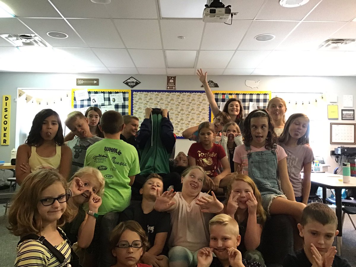 LeahLeMon3's tweet photo. You could say room 53 is excited for fifth grade! #lcblazers #LPSFirstDay https://t.co/2oV2JdSmIp