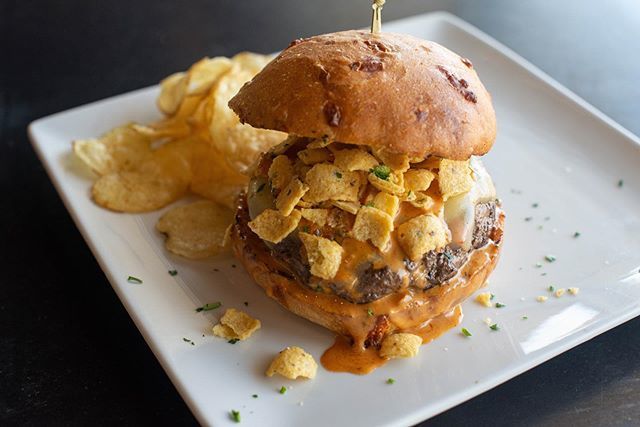 libertymarket's tweet photo. Today’s Burger Days selection 😍
Hatch-Frito - Brisket patty, pepper jack cheese, chipotle bbq aioli, and Fritos on a chili cheese bun. .
.
.
.
.
#burger #deliciousgilbert #gilbertaz #goodfoodaz #azlocal #arizonafoodie #gilbertheritagedistrict #burger… https://t.co/xkn4vscO7X https://t.co/HOtDNQcLCM