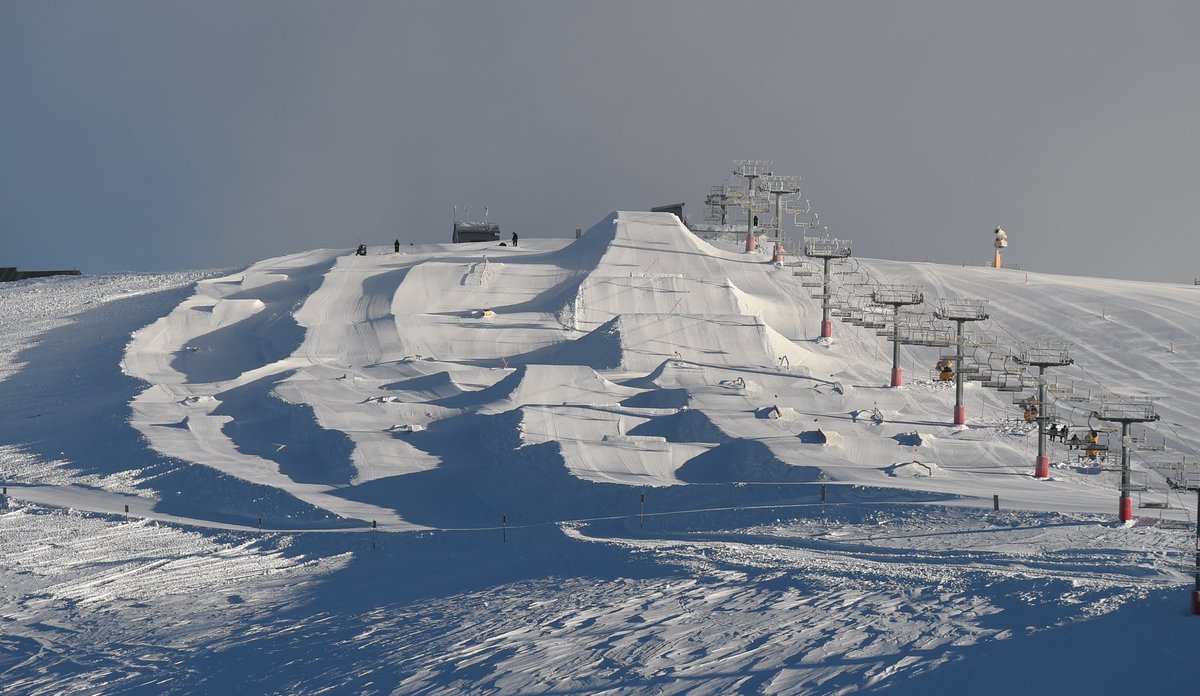 _hotham's tweet image. The Summit #terrainpark at #Hotham today. Most impressive! Base depth is 139cm with plenty of #snow on the way next week! ☃️
