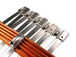 AGPuhv's tweet photo. #productspotlight Our stainless steel cable ties can withstand 500 C temperatures and resist corrosion; making them suited for even the most extreme environments! Whether you are in a hospital, research lab or outside we have you secured!  #accuglassproducts https://t.co/gUr80yuqrm