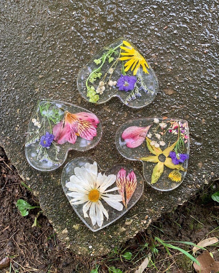 FlowerProject18's tweet image. Heart coasters 

#TheFlowerProject #Daisy #FuneralFlowers #FuneralService #Keepsake #FlowerArt #WildFlowers #GiftIdea #Beautiful #Sisters #Friends #Grandmother #Family #Love #CustomGifts #Hearts #HeartCoasters #Thoughtful #Kind #FlowerTherapy