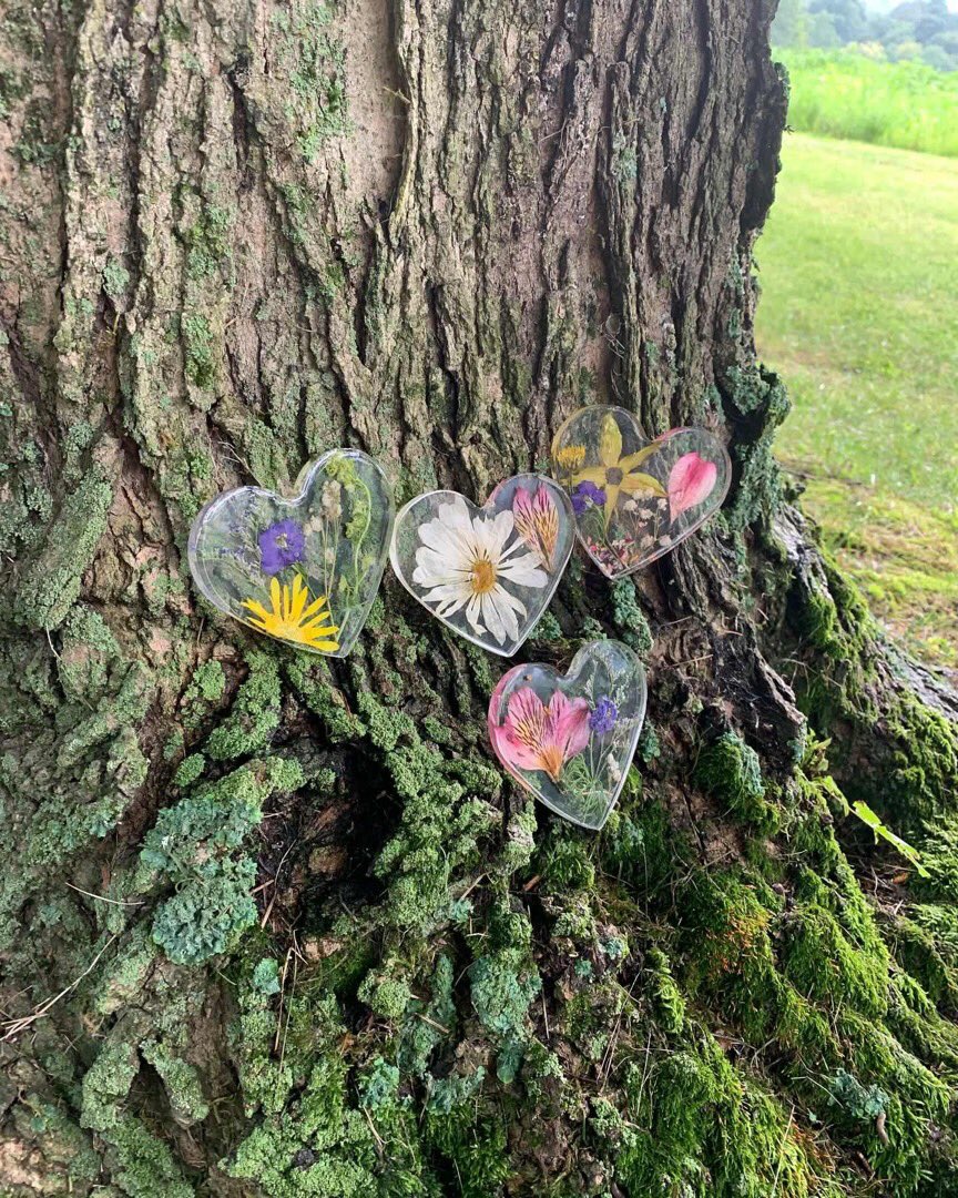 FlowerProject18's tweet image. Heart coasters 

#TheFlowerProject #Daisy #FuneralFlowers #FuneralService #Keepsake #FlowerArt #WildFlowers #GiftIdea #Beautiful #Sisters #Friends #Grandmother #Family #Love #CustomGifts #Hearts #HeartCoasters #Thoughtful #Kind #FlowerTherapy