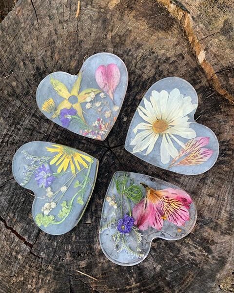 FlowerProject18's tweet image. Heart coasters 

#TheFlowerProject #Daisy #FuneralFlowers #FuneralService #Keepsake #FlowerArt #WildFlowers #GiftIdea #Beautiful #Sisters #Friends #Grandmother #Family #Love #CustomGifts #Hearts #HeartCoasters #Thoughtful #Kind #FlowerTherapy