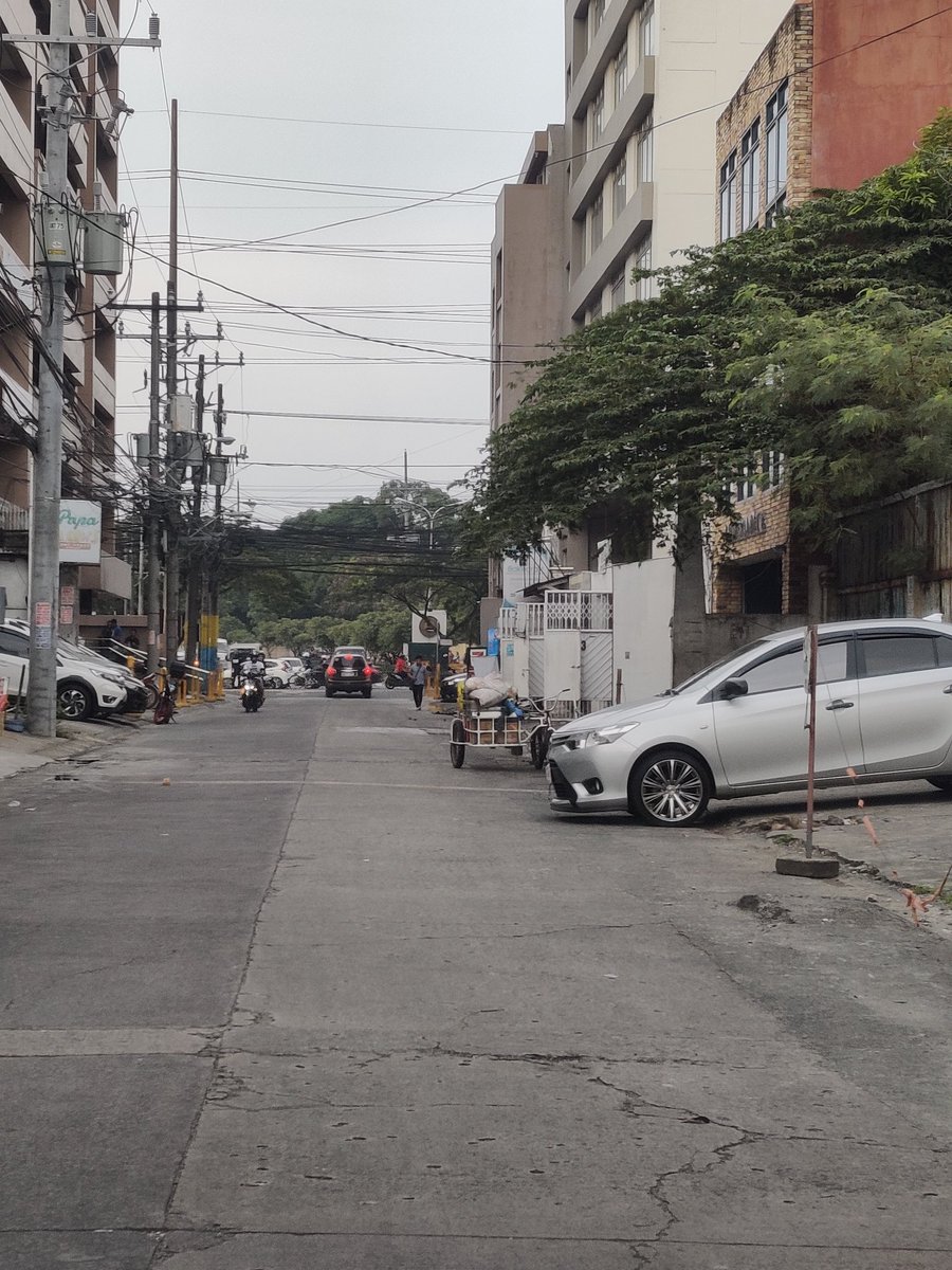 Happy to see that Buencamino St. is still a two way street but........ there will always be that ONE who will find a way to mess it up. <a href="/SouthSnippets/">South Snippets®️</a> <a href="/alabangbulletin/">alabang bulletin</a>