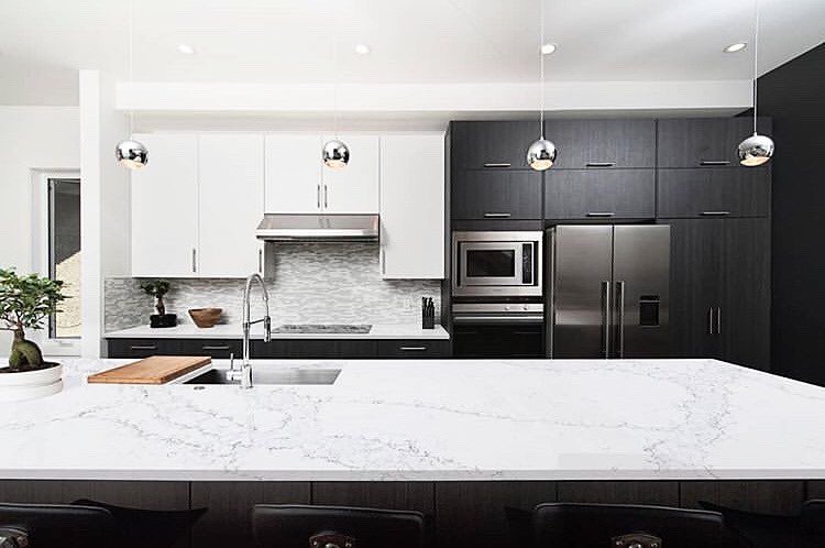 vadarasurfaces's tweet photo. This is Laguna. A cool neutral with subtle black Calacatta inspired veining, on a white base. One of our newest 2020 Collection colors.
By @universalgraniteandmarble
.
#vadaraquartz #2020collection #newcolorlaunch #architecturelosangeles
.
https://t.co/C86yQE3Yk2 https://t.co/fZZuJEpIJL