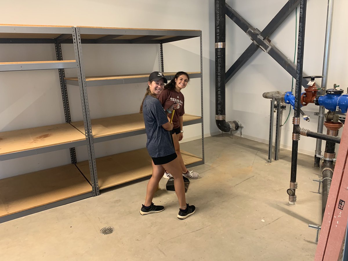 Coach_SniderSB's tweet photo. The backbone of all great programs! Thank @ManageThis12 helping keep Davis Diamond beautiful. #cleancages #cleanshed #ourmanagersrock https://t.co/WG6Ke3yhLz
